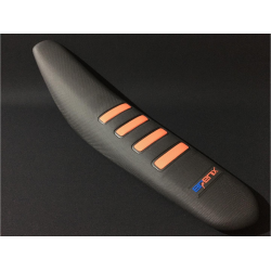 potah sedla SX/SXF 19/22, EXC/EXCF 20/23 Gertas_Strip 4